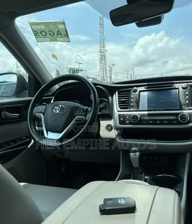 Toyota Highlander XLE 2019 Silver
