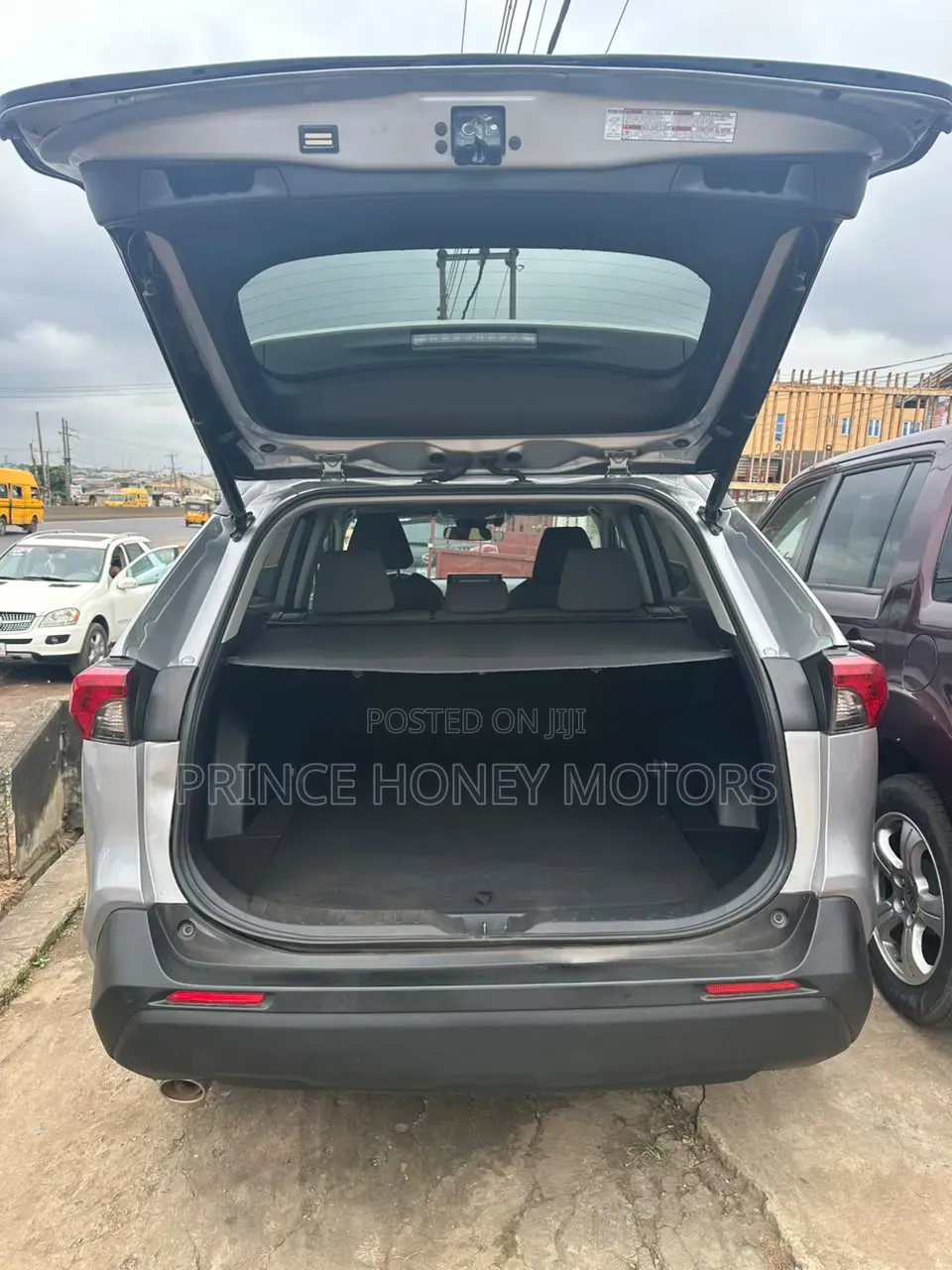 Toyota RAV4 2021 Silver