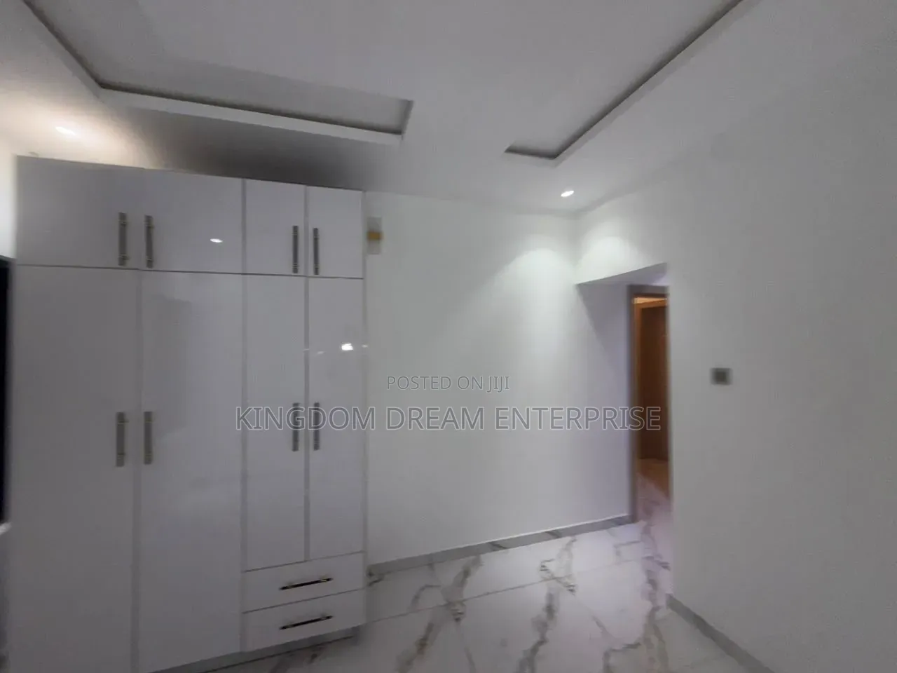 3bdrm Apartment in Ogba for sale