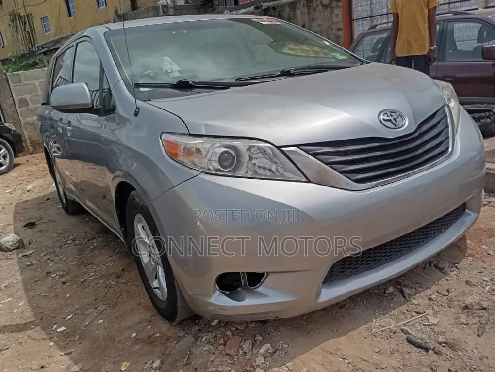 Toyota Sienna 2012 Gray