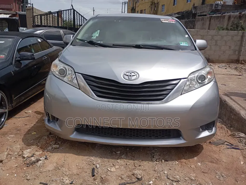 Toyota Sienna 2012 Gray