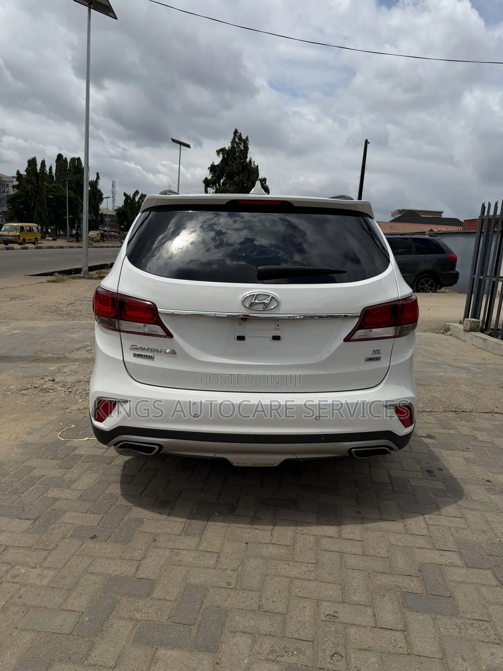 Hyundai Santa Fe Limited AWD 2017 White