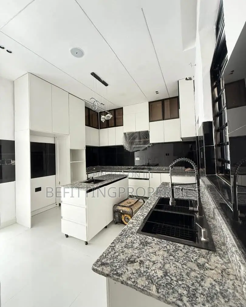 4bdrm Duplex in Lekki for sale
