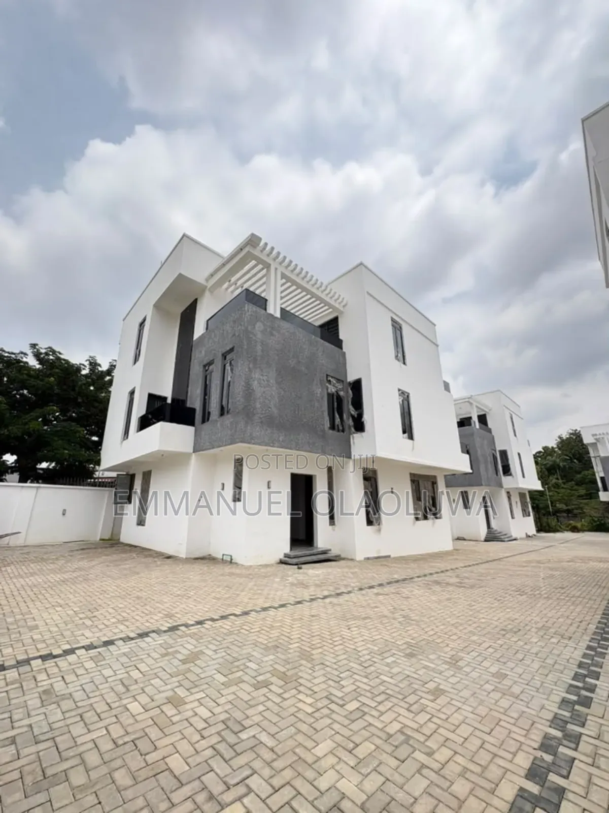 5bdrm Duplex in Life Camp for sale