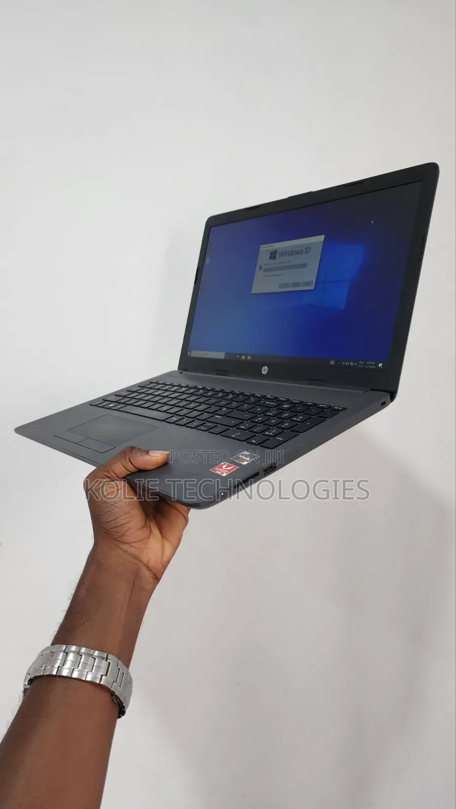 Laptop HP 250 G8 8GB AMD Ryzen 5 SSD 128GB