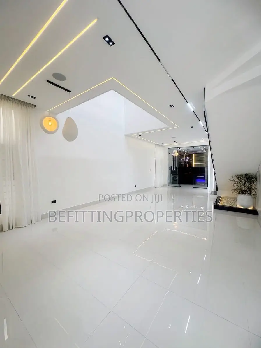 5bdrm Duplex in Lekki for sale