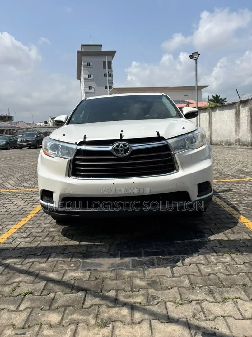 Toyota Highlander LE 4dr SUV (3.5L 6cyl 6A) 2014 White