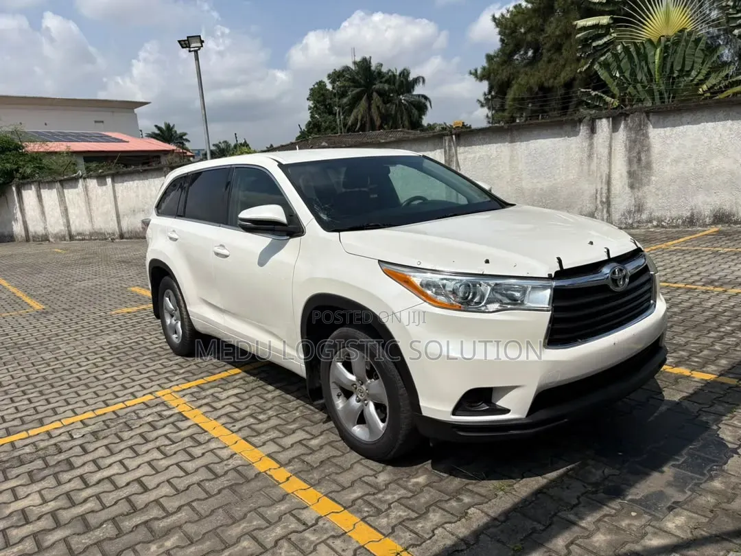 Toyota Highlander LE 4dr SUV (3.5L 6cyl 6A) 2014 White