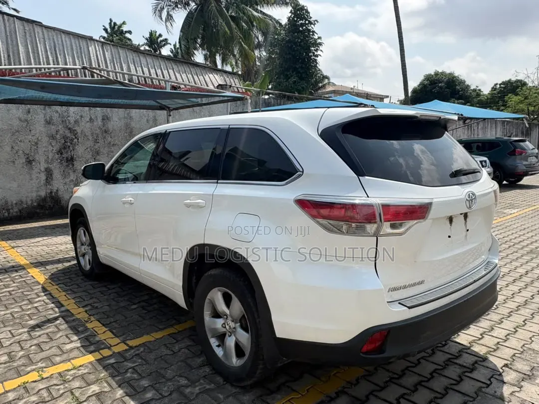 Toyota Highlander LE 4dr SUV (3.5L 6cyl 6A) 2014 White