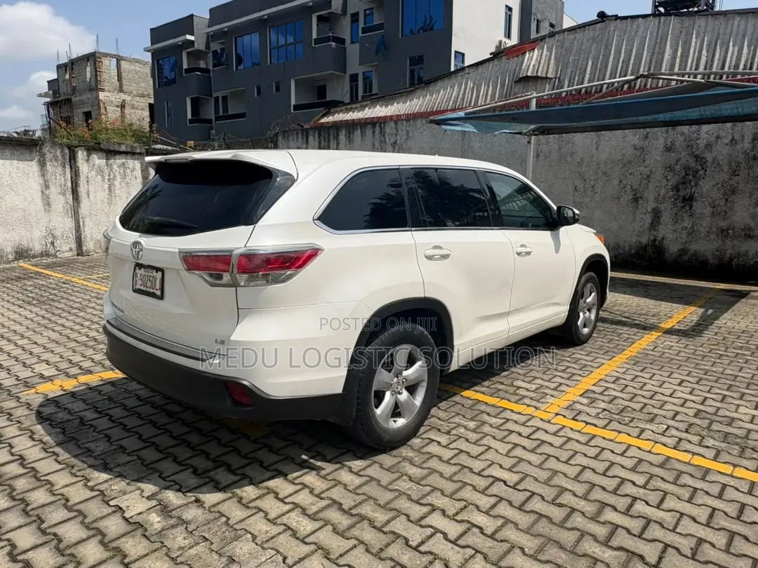 Toyota Highlander LE 4dr SUV (3.5L 6cyl 6A) 2014 White