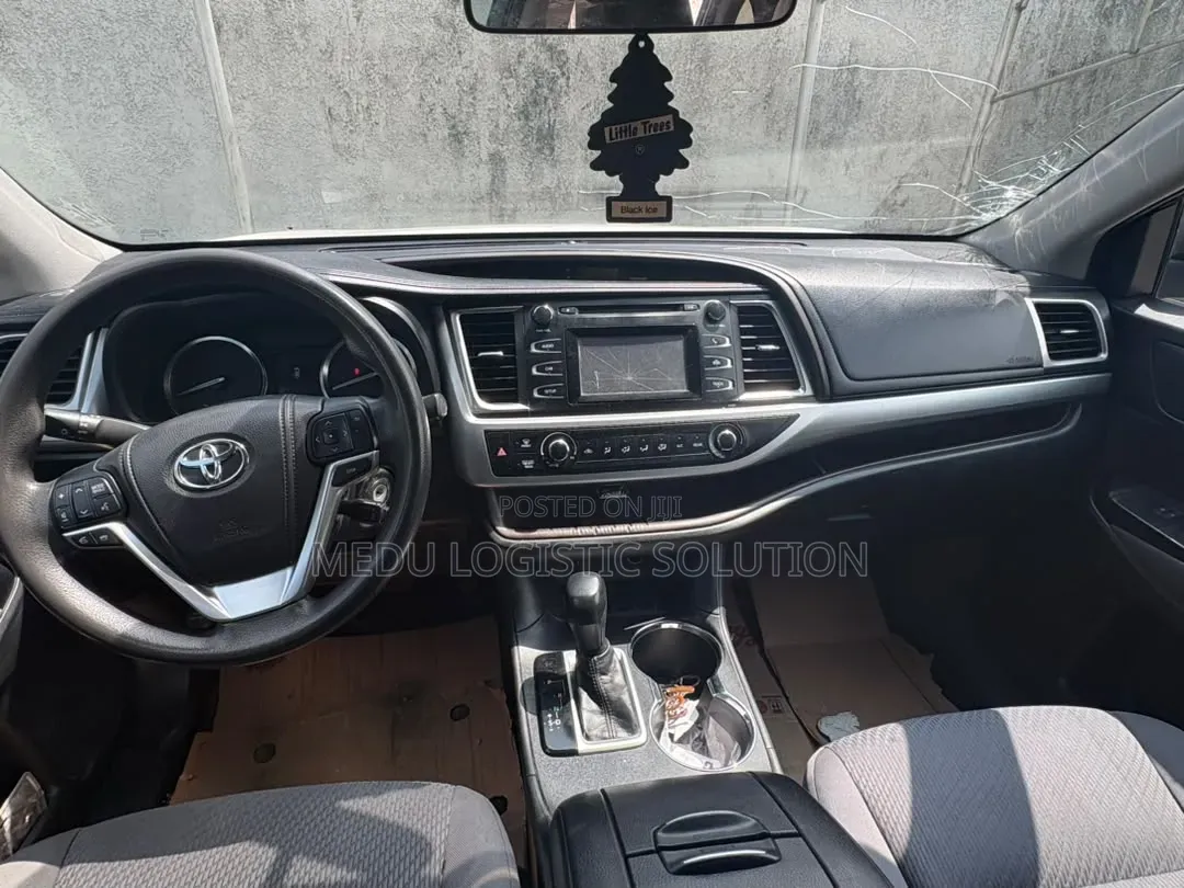 Toyota Highlander LE 4dr SUV (3.5L 6cyl 6A) 2014 White