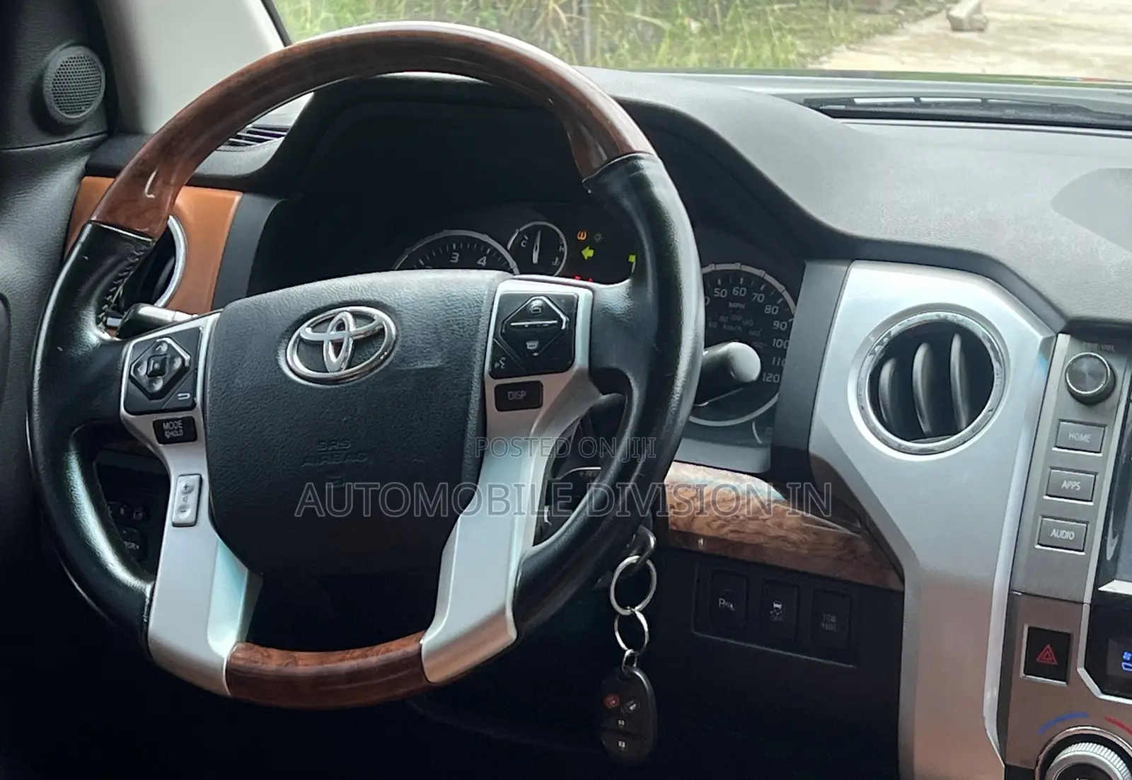 Toyota Tundra Limited 4dr CrewMax 4WD SB (5.7L 8cyl 6A) 2015 Black