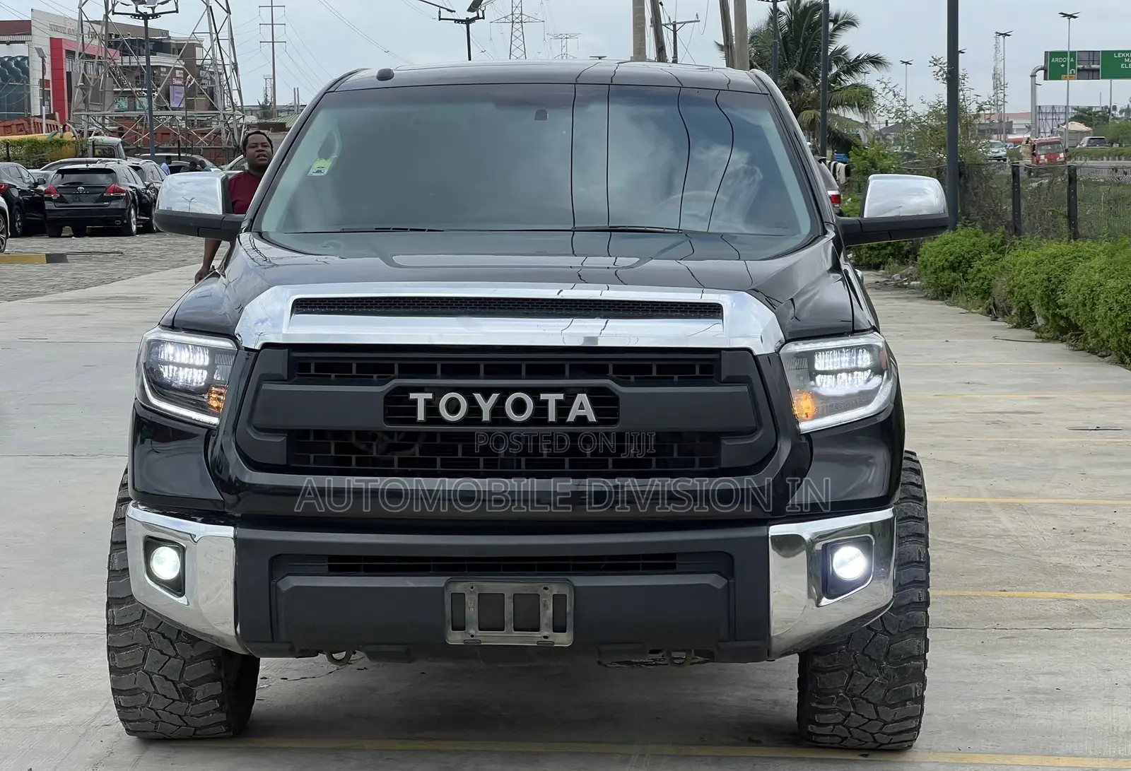 Toyota Tundra Limited 4dr CrewMax 4WD SB (5.7L 8cyl 6A) 2015 Black