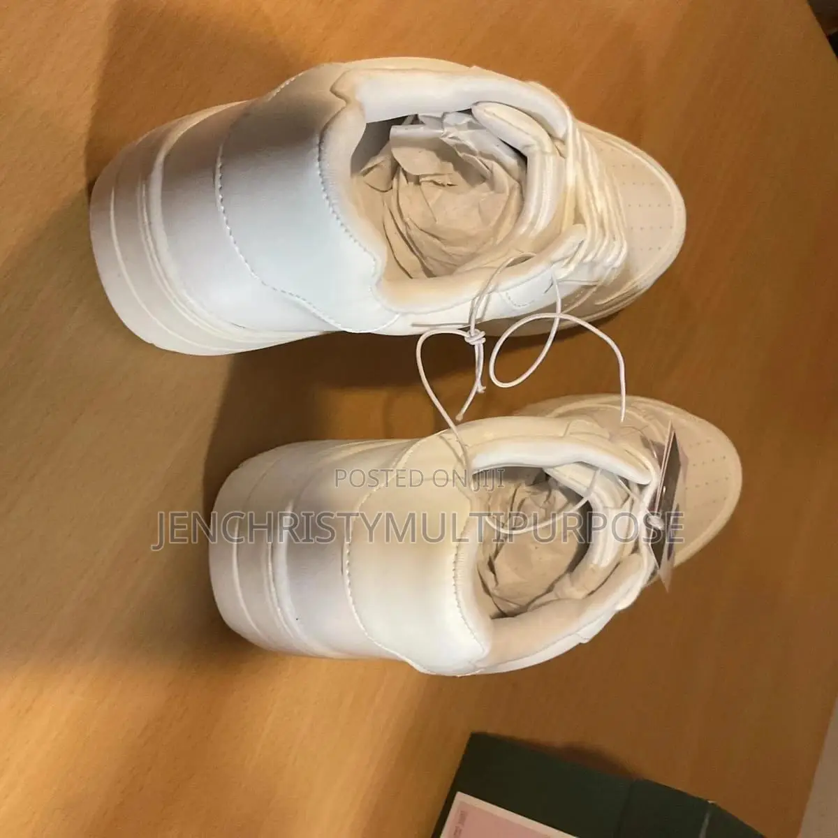 Women's White Low-Top-Lace-Up Sneakers