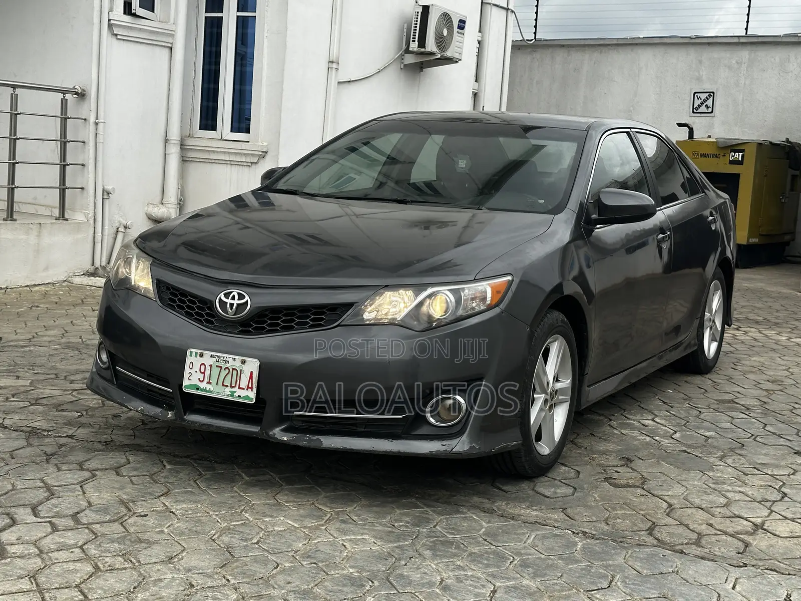 Toyota Camry SE 4dr Sedan (2.5L 4cyl 6A) 2013 Gray