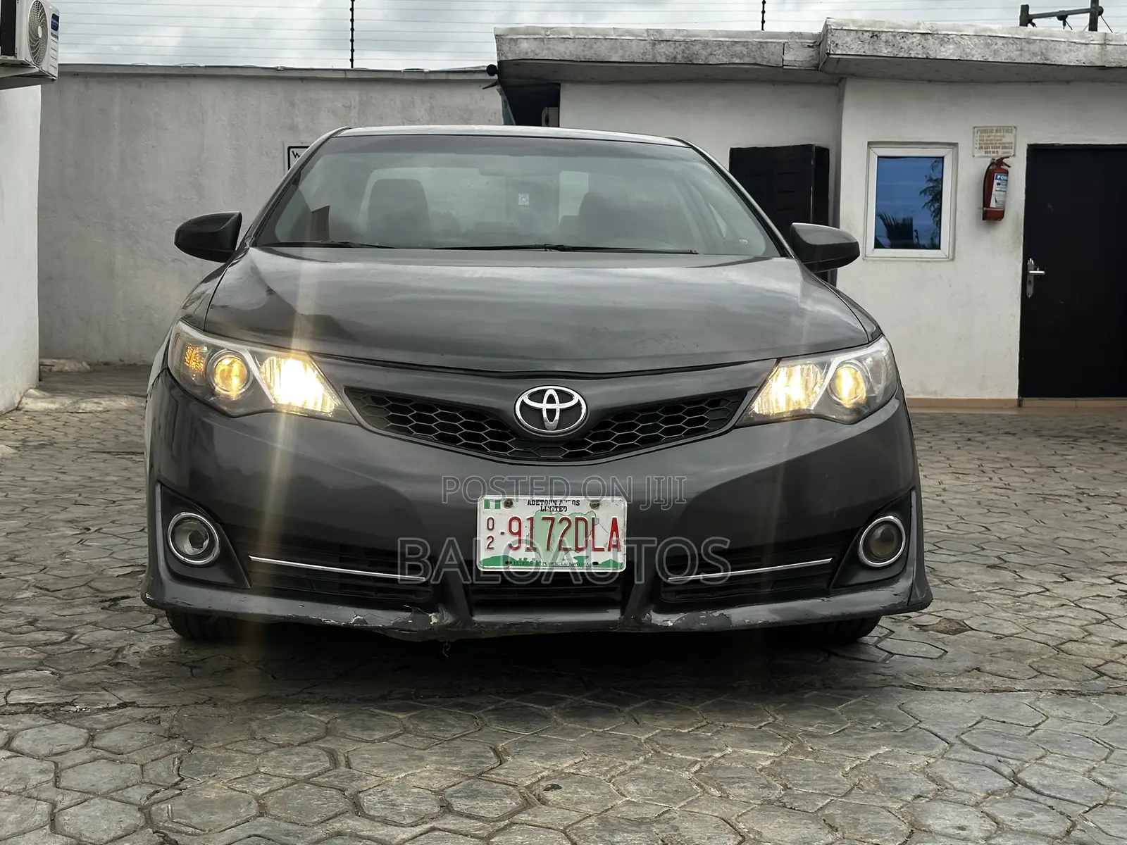 Toyota Camry SE 4dr Sedan (2.5L 4cyl 6A) 2013 Gray