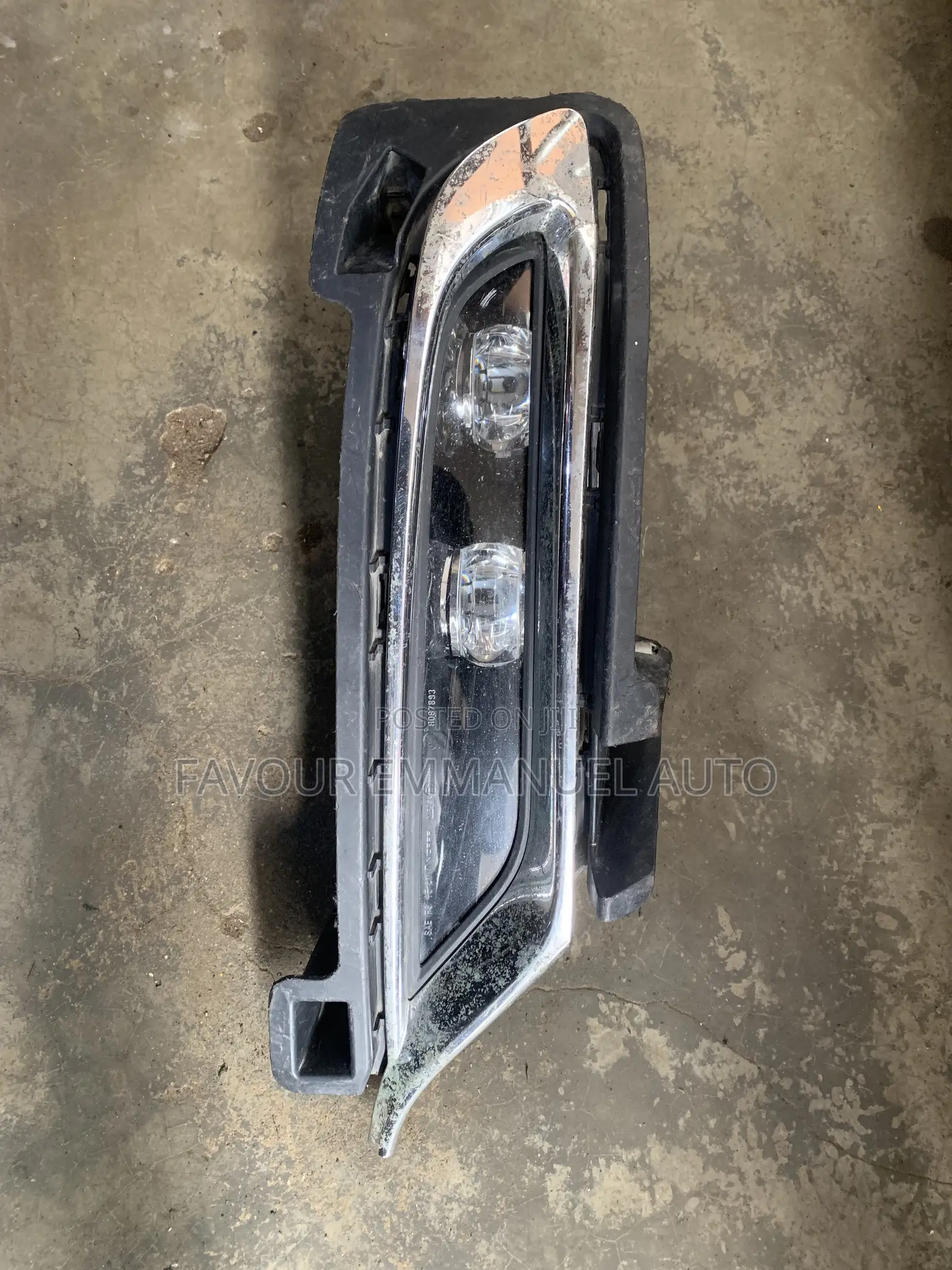 Fog Light Chrysler 300c 2012