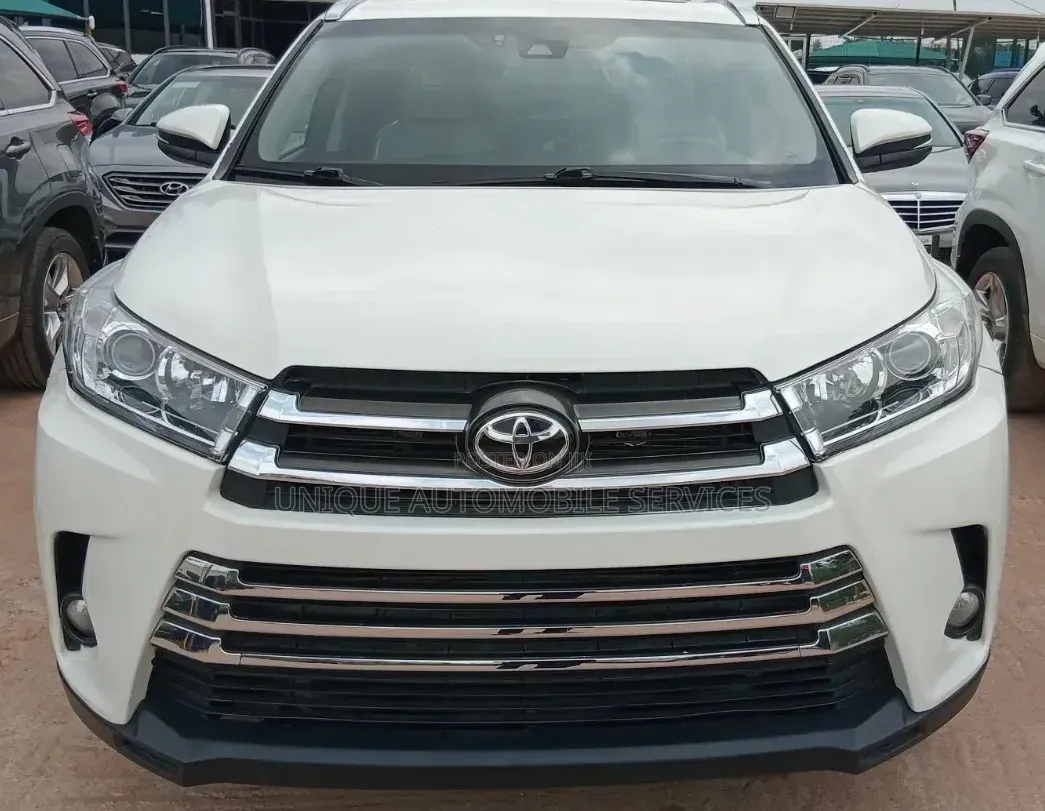 Toyota Highlander XLE 4x4 V6 (3.5L 6cyl 8A) 2018 Off white