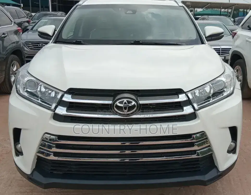 Toyota Highlander XLE 4x4 V6 (3.5L 6cyl 8A) 2018 Off white