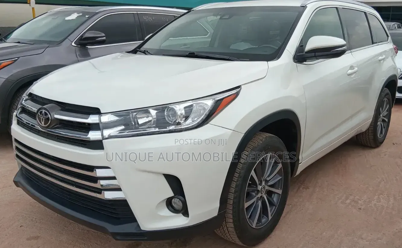 Toyota Highlander XLE 4x4 V6 (3.5L 6cyl 8A) 2018 Off white