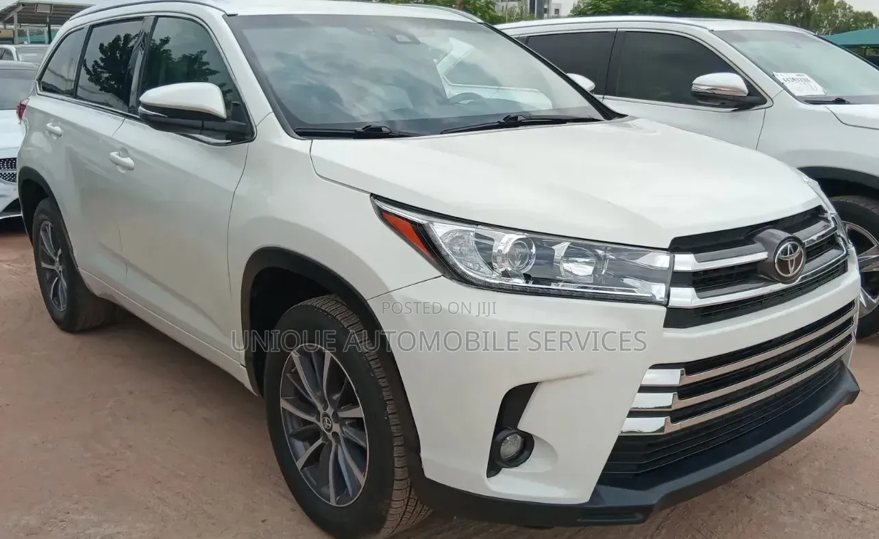 Toyota Highlander XLE 4x4 V6 (3.5L 6cyl 8A) 2018 Off white