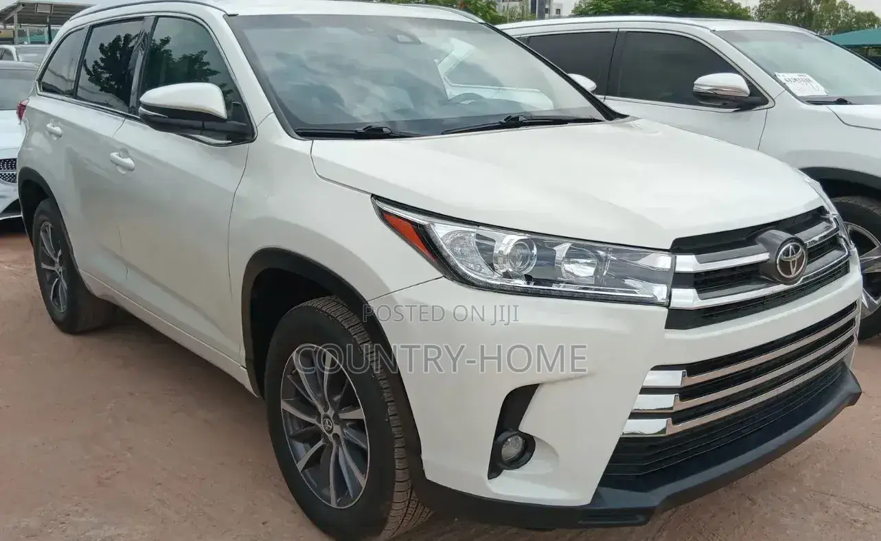 Toyota Highlander XLE 4x4 V6 (3.5L 6cyl 8A) 2018 Off white