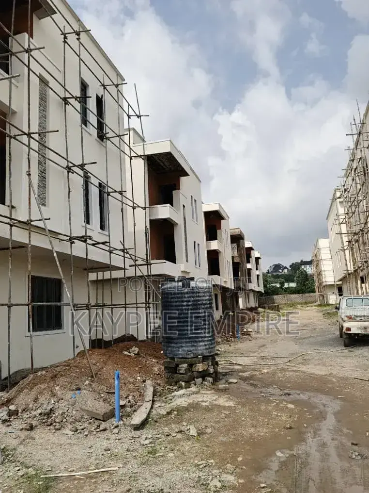 6bdrm Duplex in Life Camp for sale