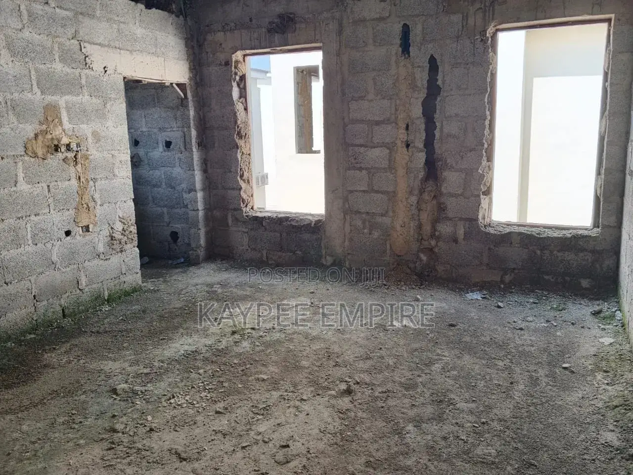 6bdrm Duplex in Life Camp for sale