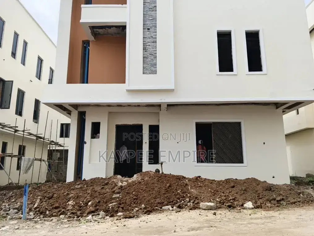 6bdrm Duplex in Life Camp for sale