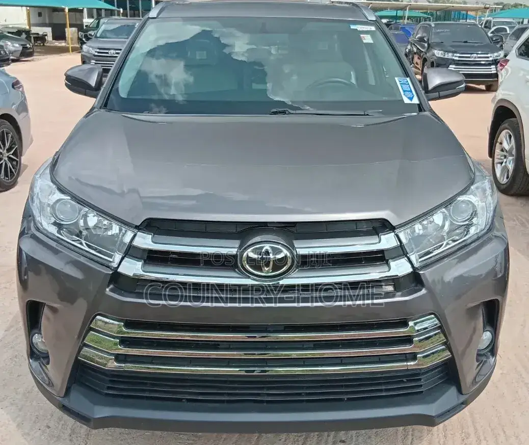 Toyota Highlander XLE 4x4 V6 (3.5L 6cyl 8A) 2018 Gray