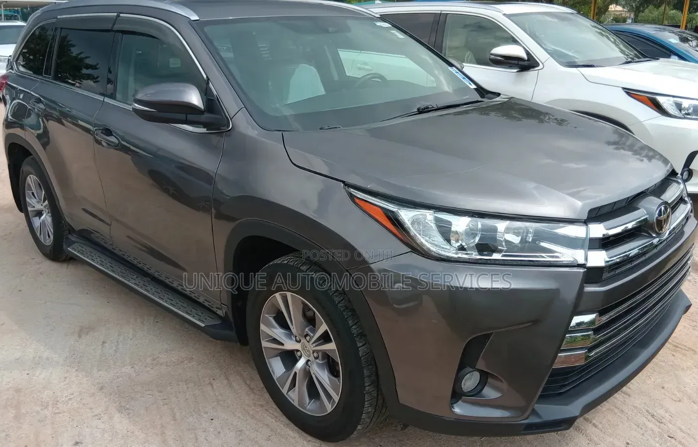 Toyota Highlander XLE 4x4 V6 (3.5L 6cyl 8A) 2018 Gray