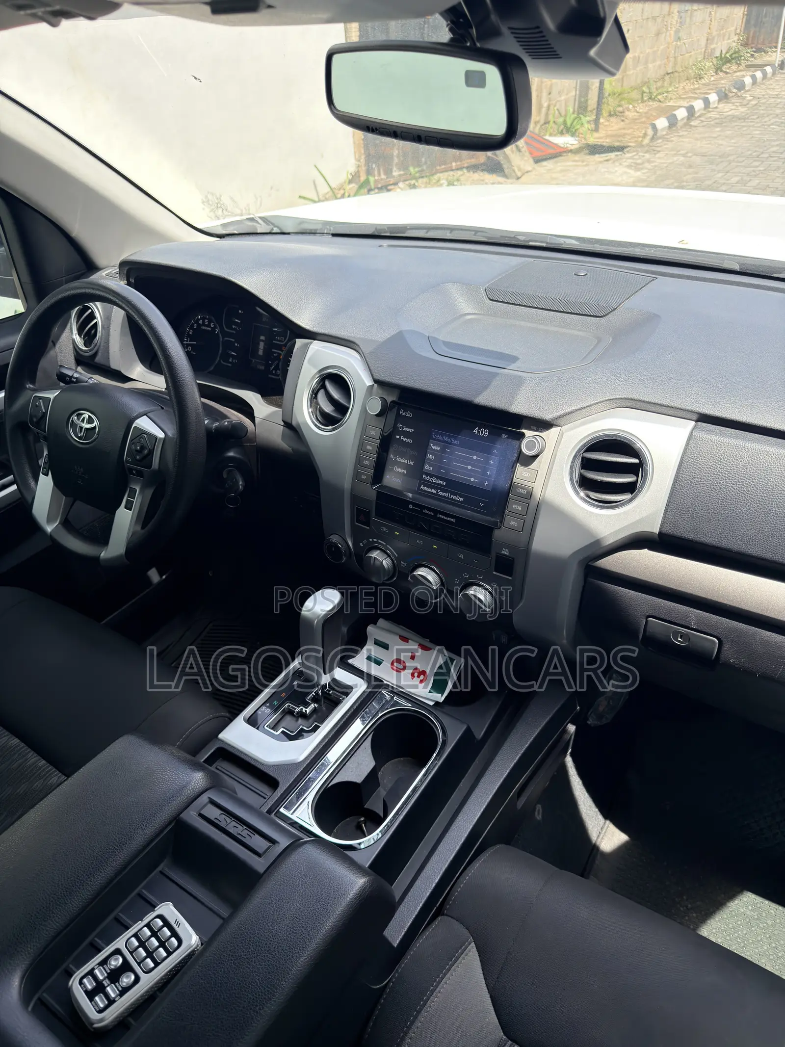 Toyota Tundra 2021 White