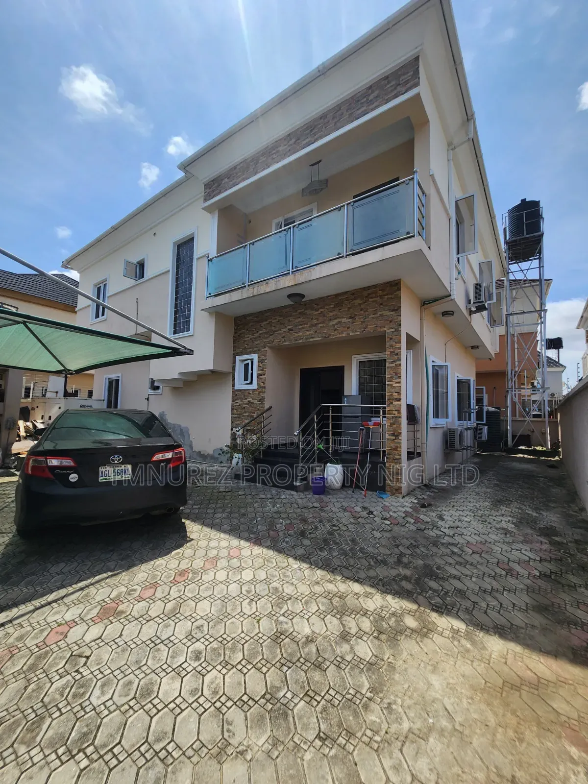 Mini Flat in Chevron for rent