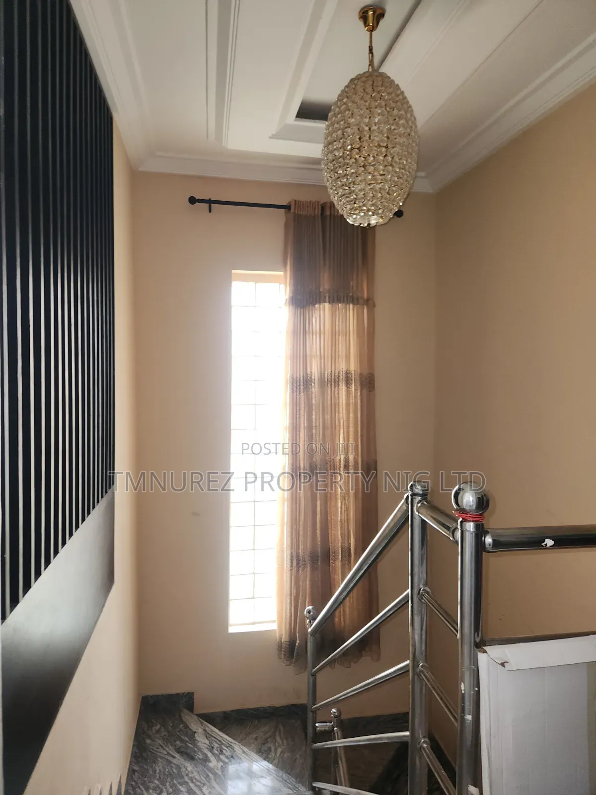 Mini Flat in Chevron for rent