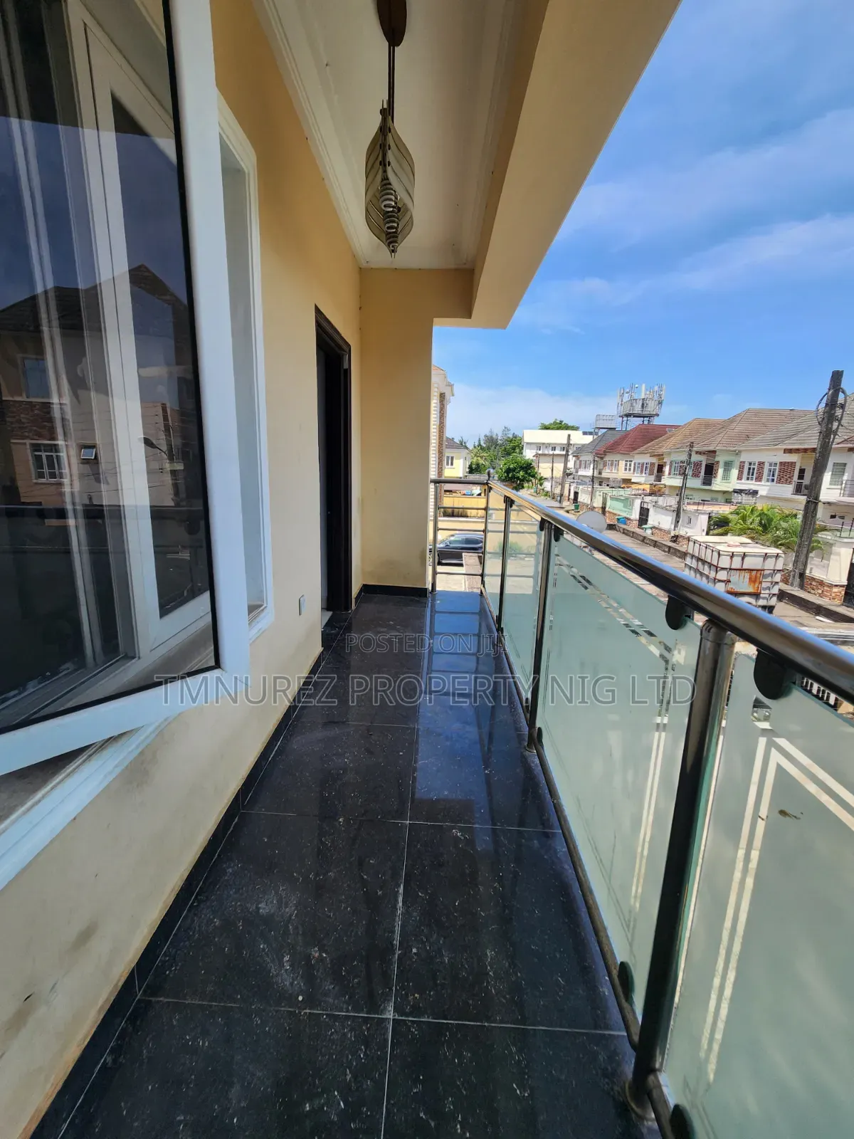 Mini Flat in Chevron for rent