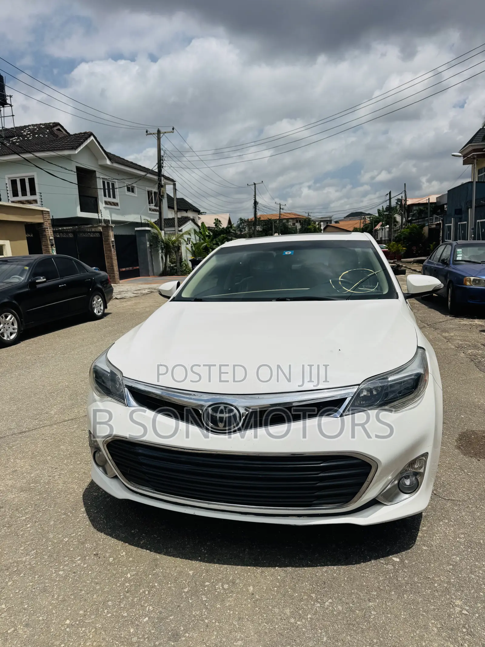 Toyota Avalon Limited Sedan FWD (3.5L 6cyl 6A) 2013 White