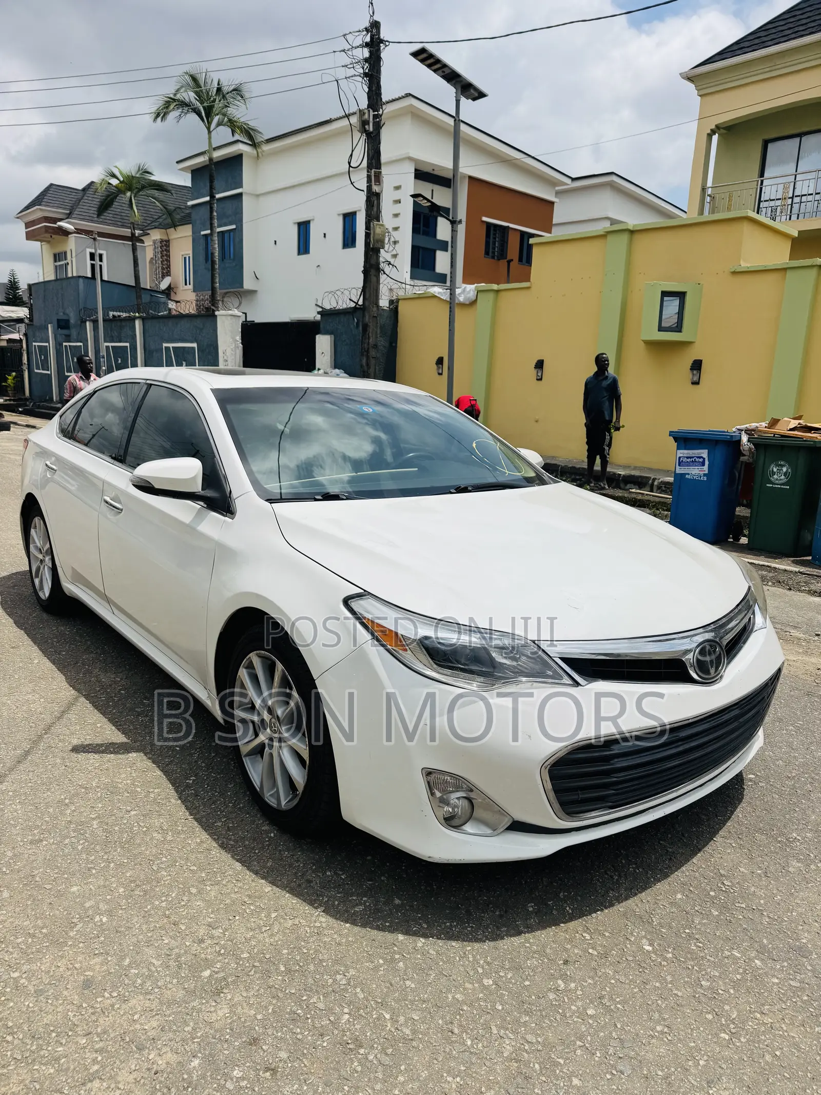 Toyota Avalon Limited Sedan FWD (3.5L 6cyl 6A) 2013 White