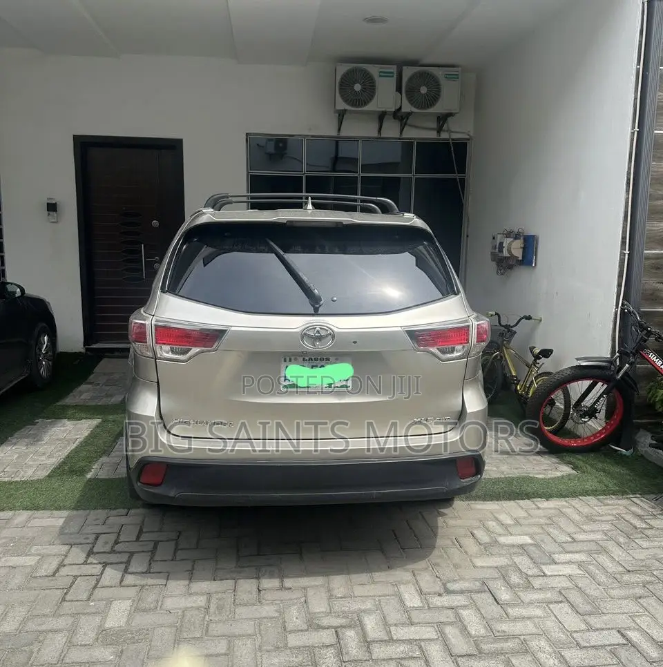 Toyota Corolla 2015 Gold