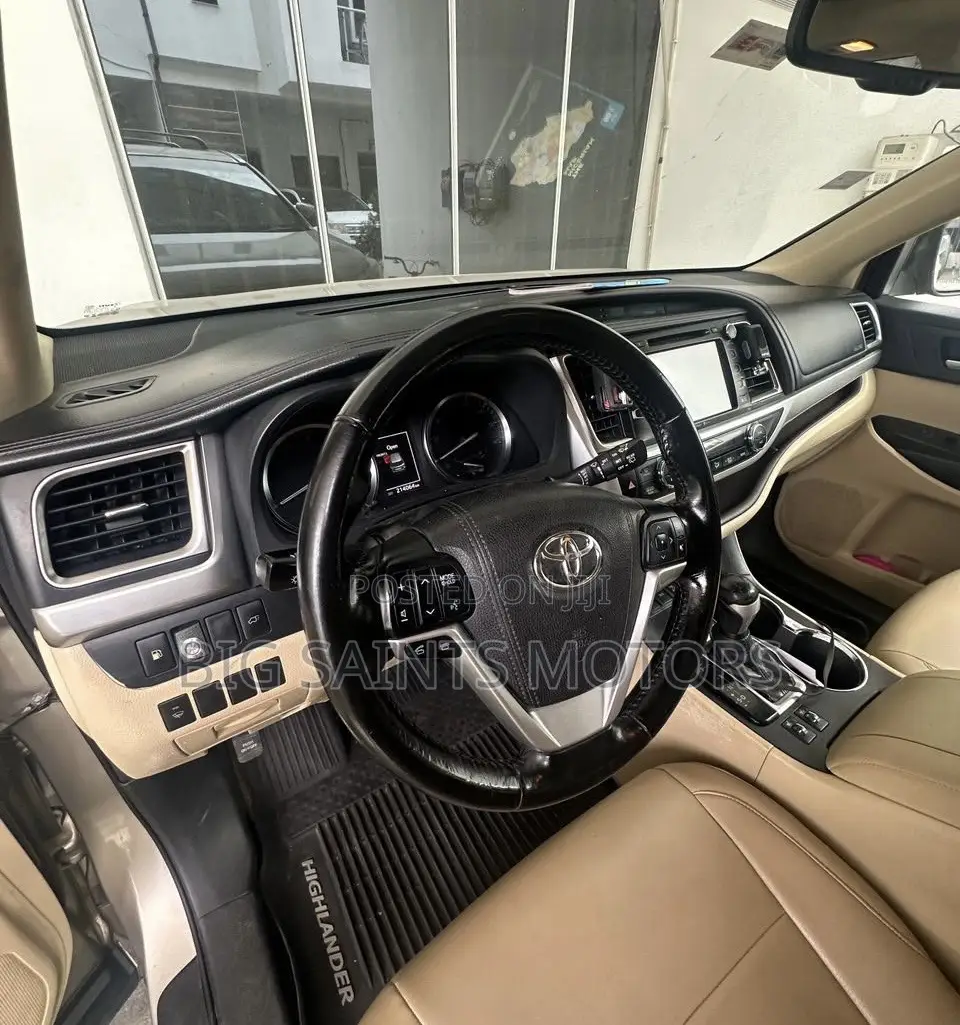 Toyota Corolla 2015 Gold