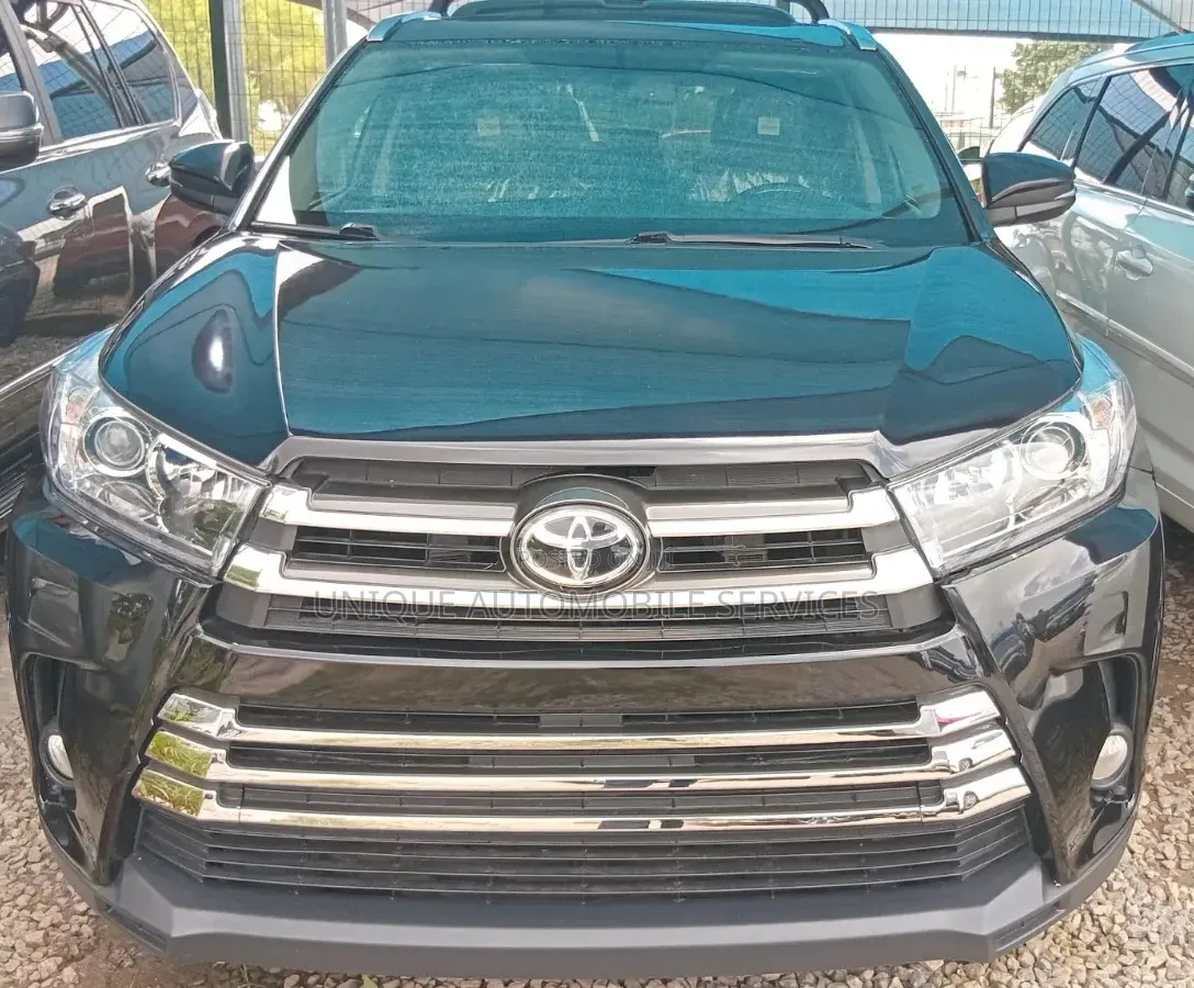 Toyota Highlander XLE 4x4 V6 (3.5L 6cyl 8A) 2018 Matt Black