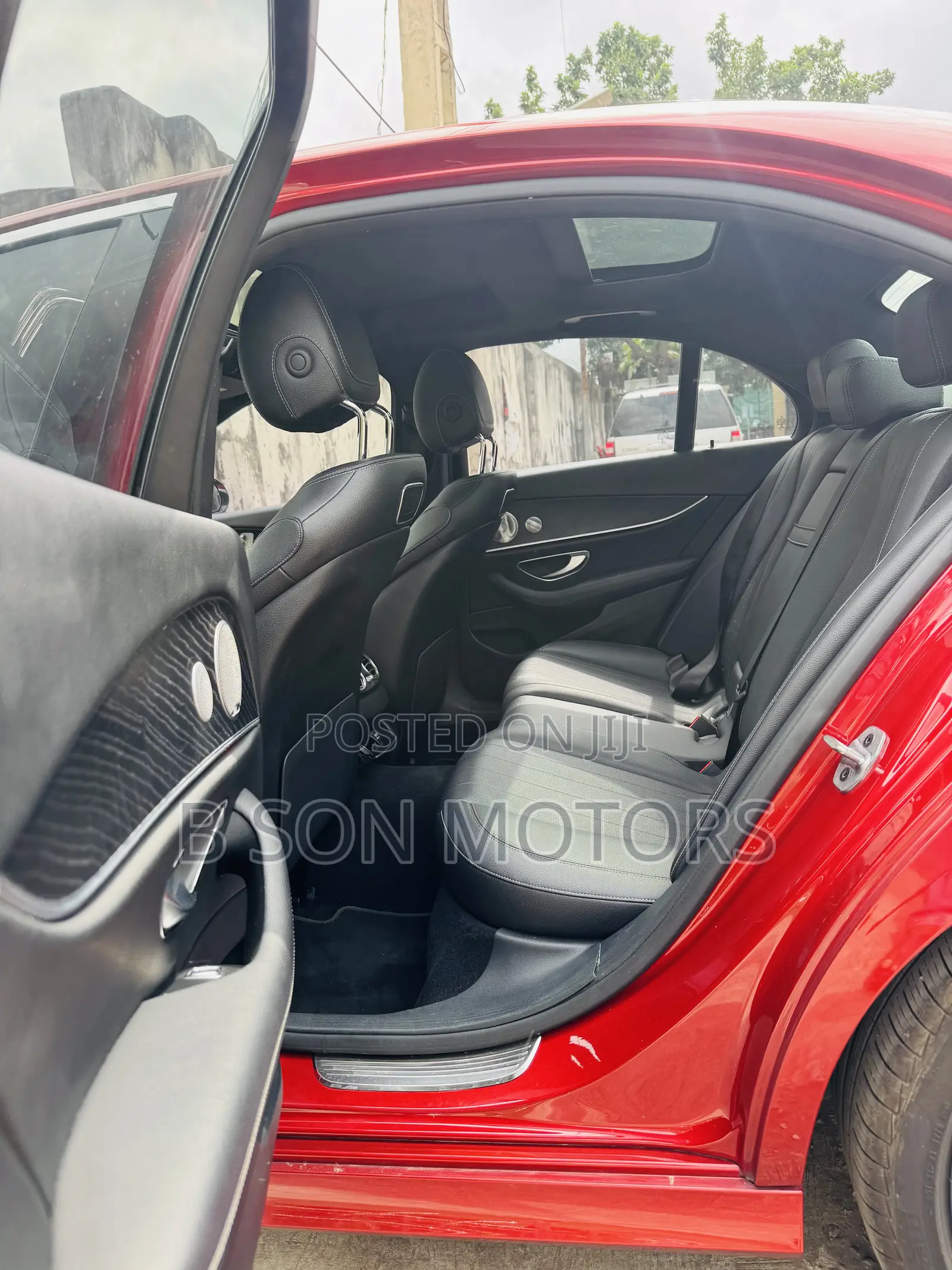Mercedes-Benz E300 2019 Red