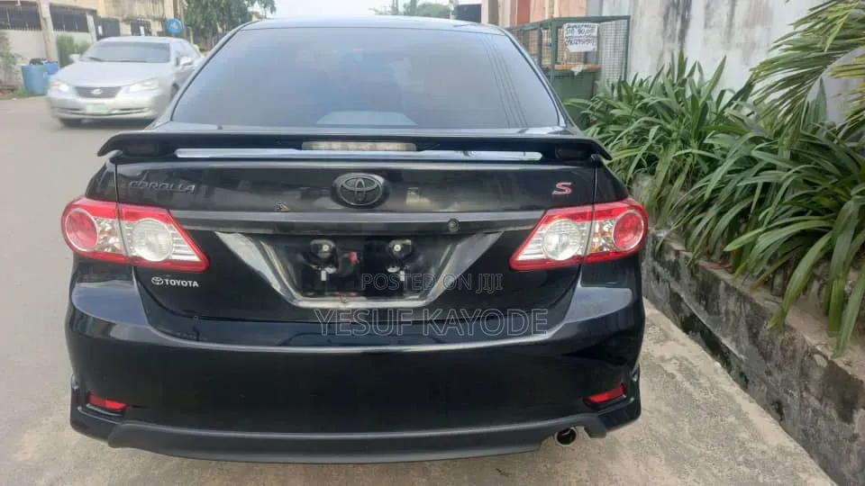 Toyota Corolla 2013 Black