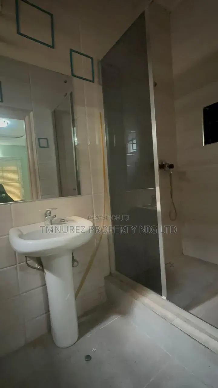 3bdrm Duplex in Chevron for rent