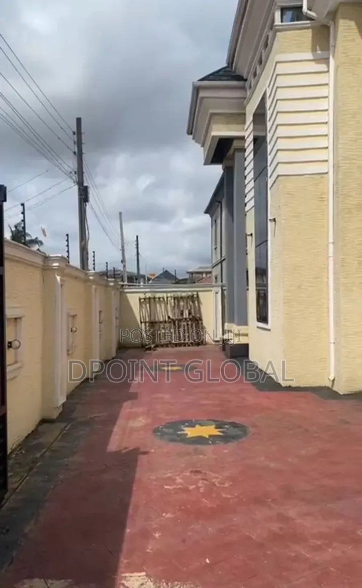 5bdrm Duplex in In Estate, Iyana Ipaja for sale