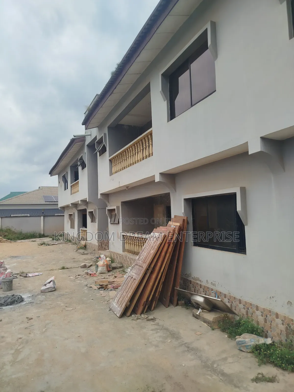 3bdrm Block of Flats in Agbe Road Abulegba for rent