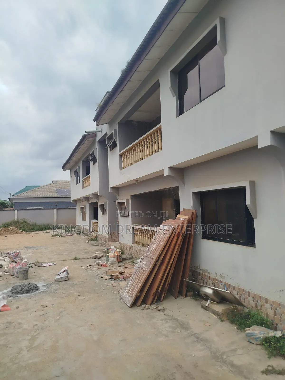 3bdrm Block of Flats in Agbe Road Abulegba for rent