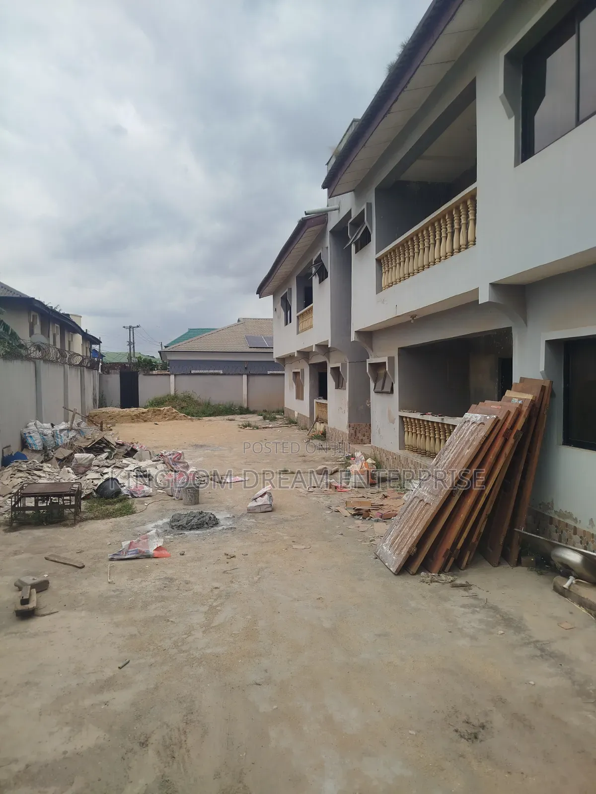 3bdrm Block of Flats in Agbe Road Abulegba for rent