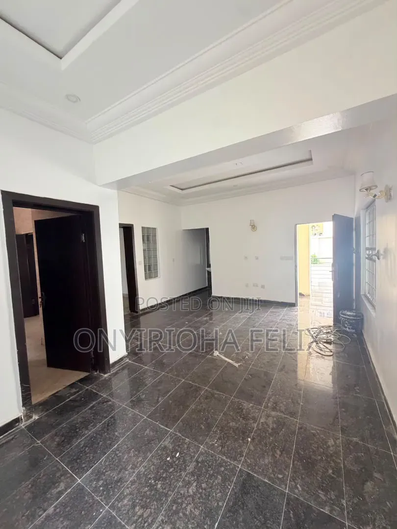 2bdrm Block of Flats in Gwarinpa Main, Bunkoro for rent
