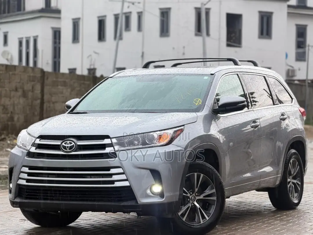Toyota Highlander XLE V6 4x2 (3.5L 6cyl 6A) 2016 Silver