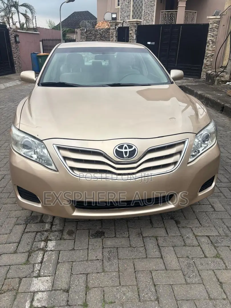 Toyota Camry 2010 Gold